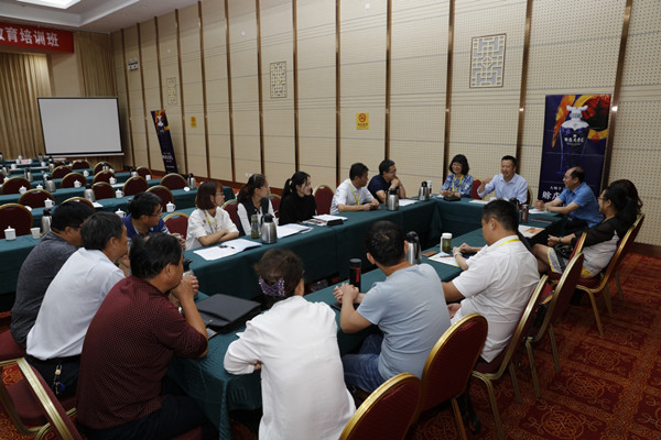 亚洲精品久久久久中文第一幕