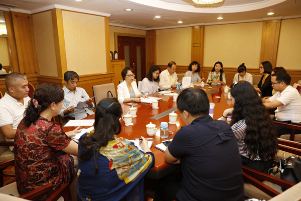 亚洲精品久久久久中文第一幕