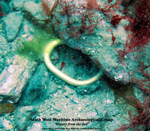 闪闪发光的金镯