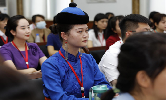 亚洲精品久久久久中文第一幕