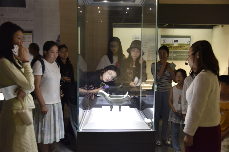 2025.8.22.亚洲精品久久久久中文第一幕-国产亚洲精品久久久久久打不开-国产成人精品中文字幕-少妇邻居内射在线-国产精产国品一二三在观看职工赴驻马店博物馆实践教学活动1  牛爱红摄影.jpg